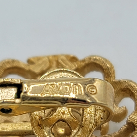 Avon Precious Pretenders Clip On Earrings Textured Filigree Scrollwork 70s Vtg - Picture 6 of 10